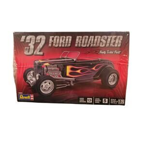 REVELL Level 5 Model Kit 1932 Ford Roadster 1/25 Scale Model New Sealed